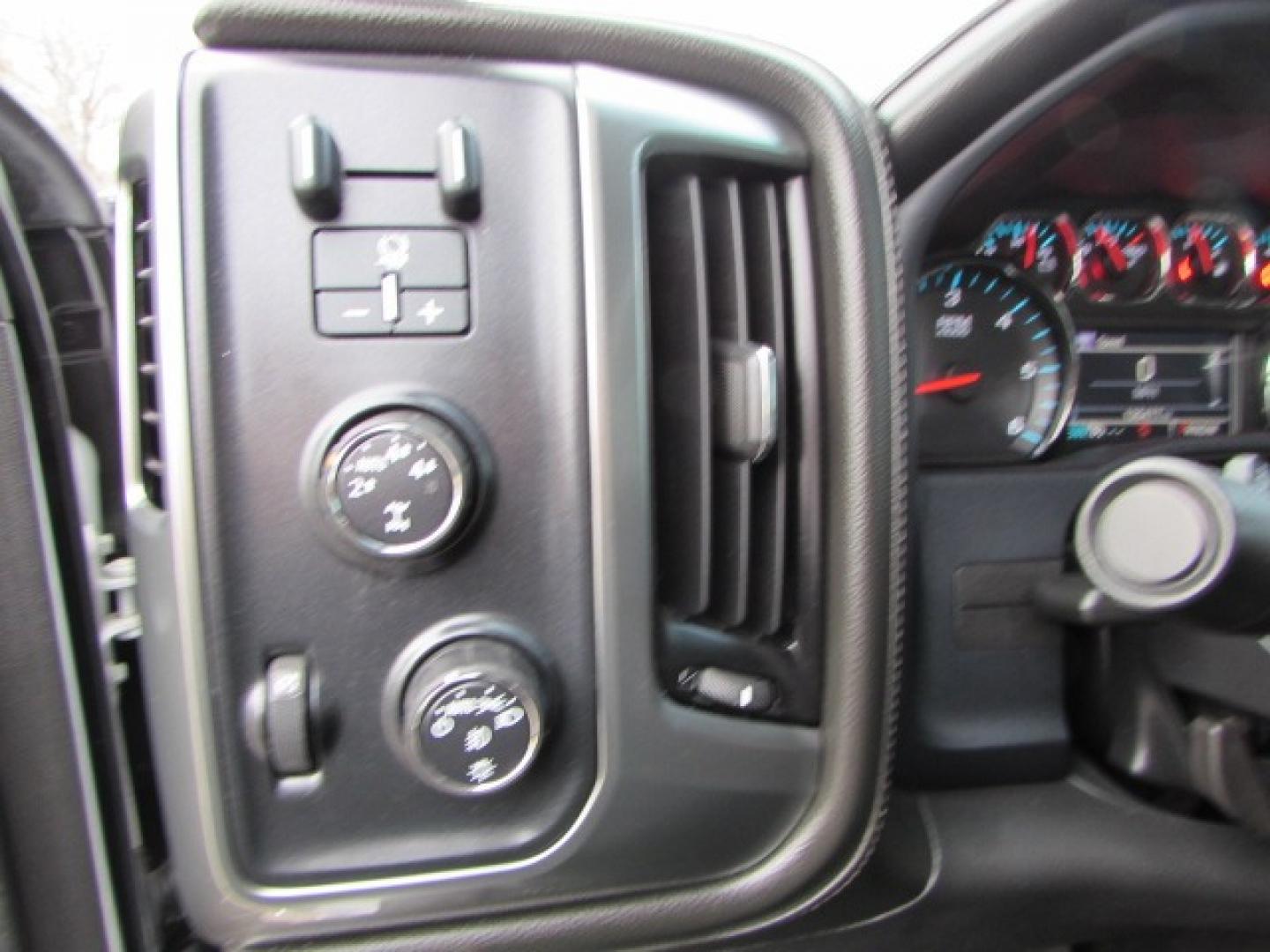 2015 White /Black Chevrolet Silverado 1500 LTZ Crew Cab Short Box 4WD (3GCUKSEJ7FG) with an 6.2L Ecotec gasoline engine, 6 speed automatic transmission, located at 4562 State Avenue, Billings, MT, 59101, (406) 896-9833, 45.769516, -108.526772 - Photo#16